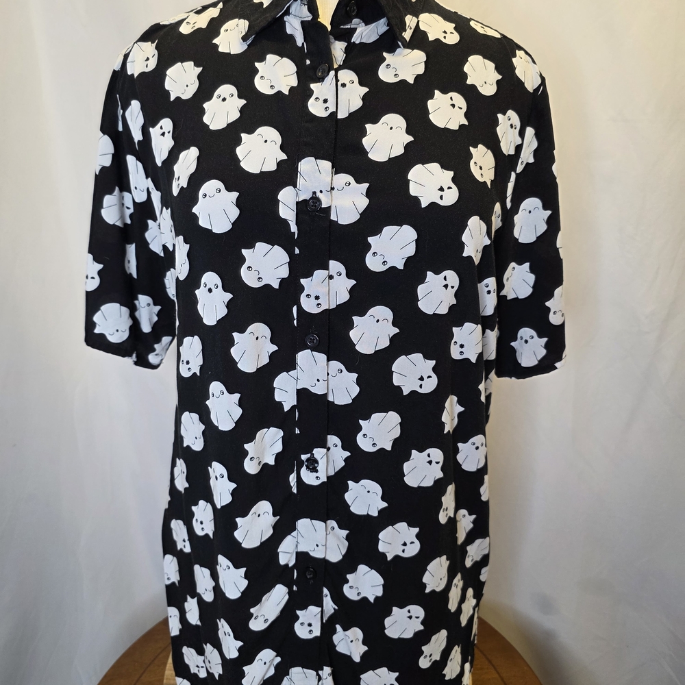 Hot Topic Black and White Ghost Pattern Shirt